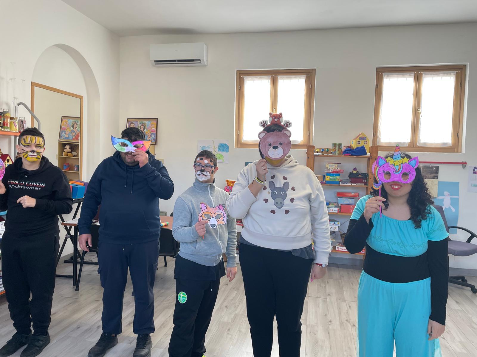 Il gruppo durante un’attività creativa